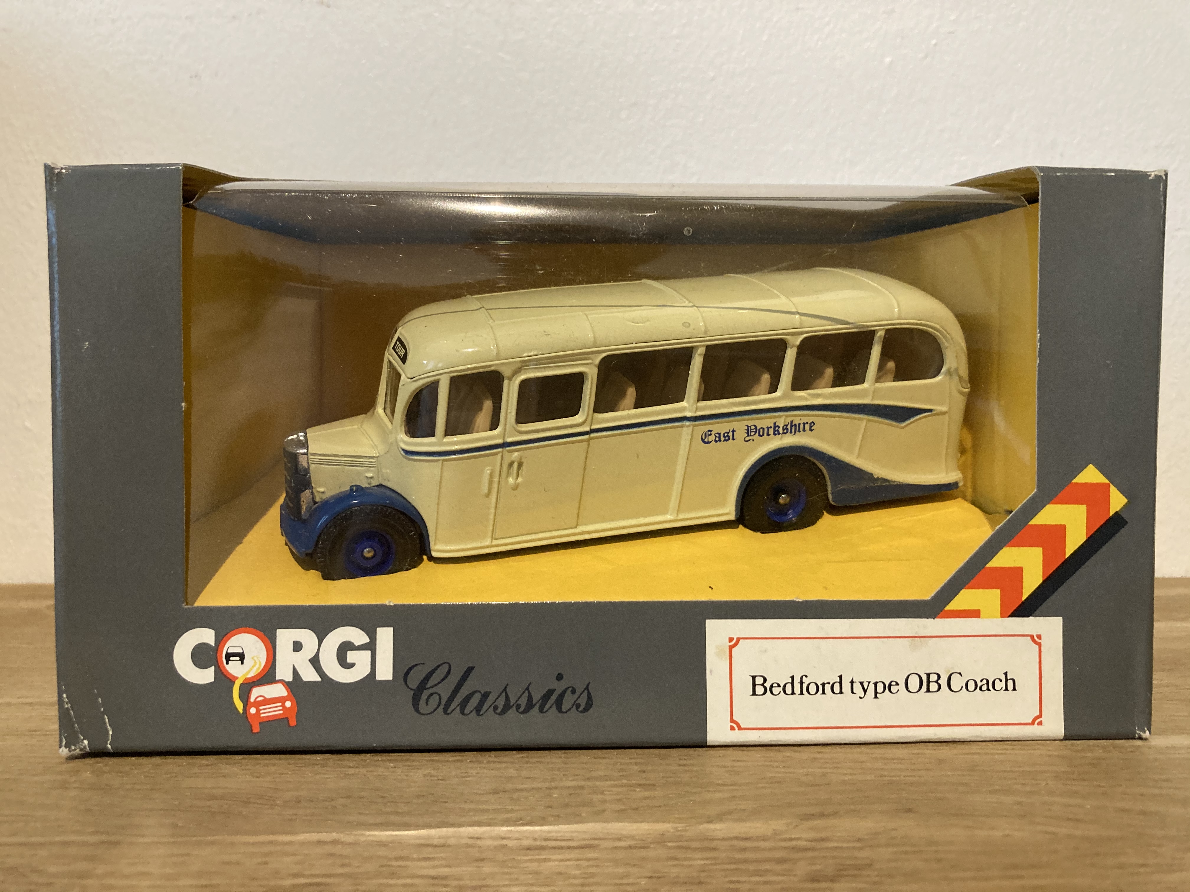 Corgi Classics East Yorkshire Bedford Type OB Coach - Image 2 of 3