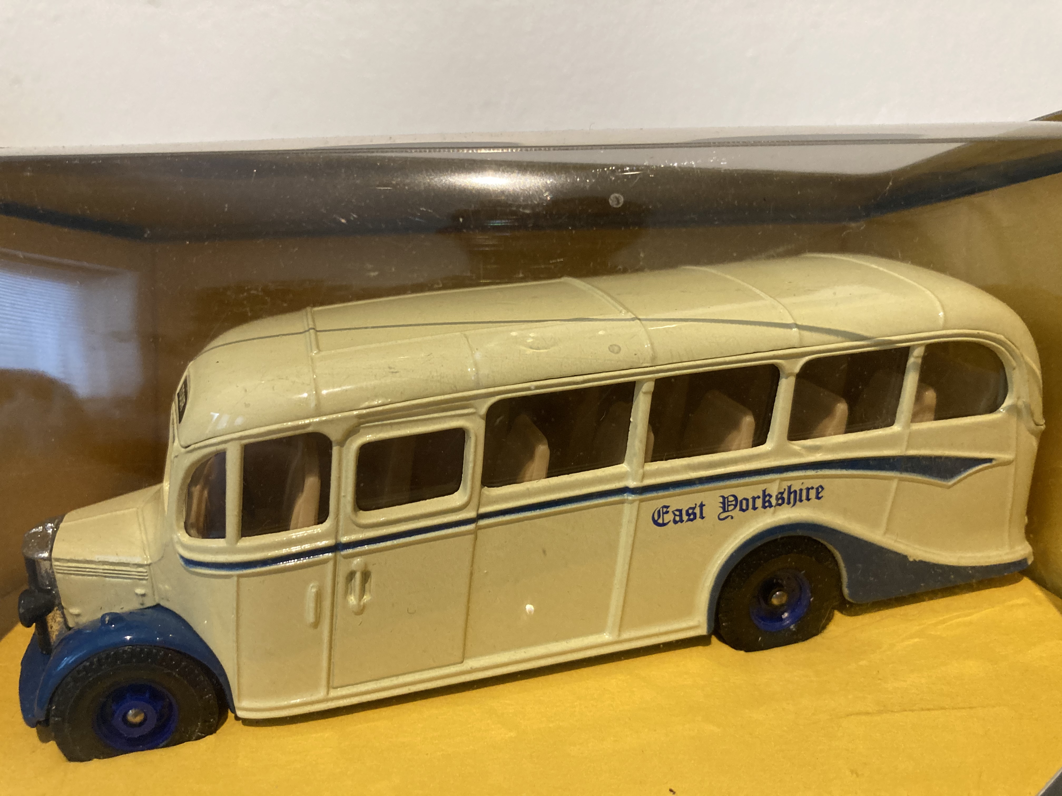 Corgi Classics East Yorkshire Bedford Type OB Coach - Image 3 of 3