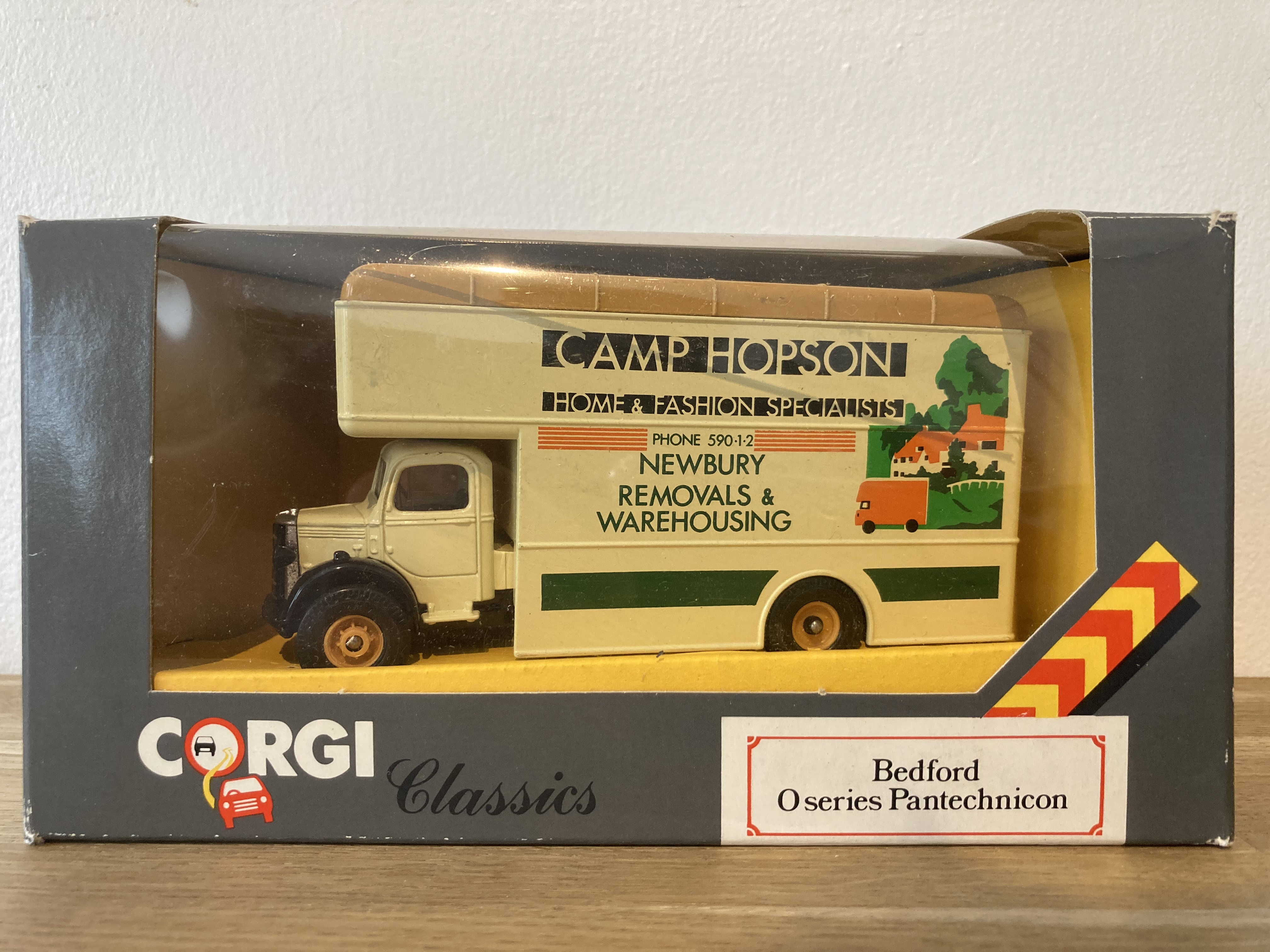 Corgi Classics Camp Hopson Bedford O Series Pantechnicon - Image 2 of 3