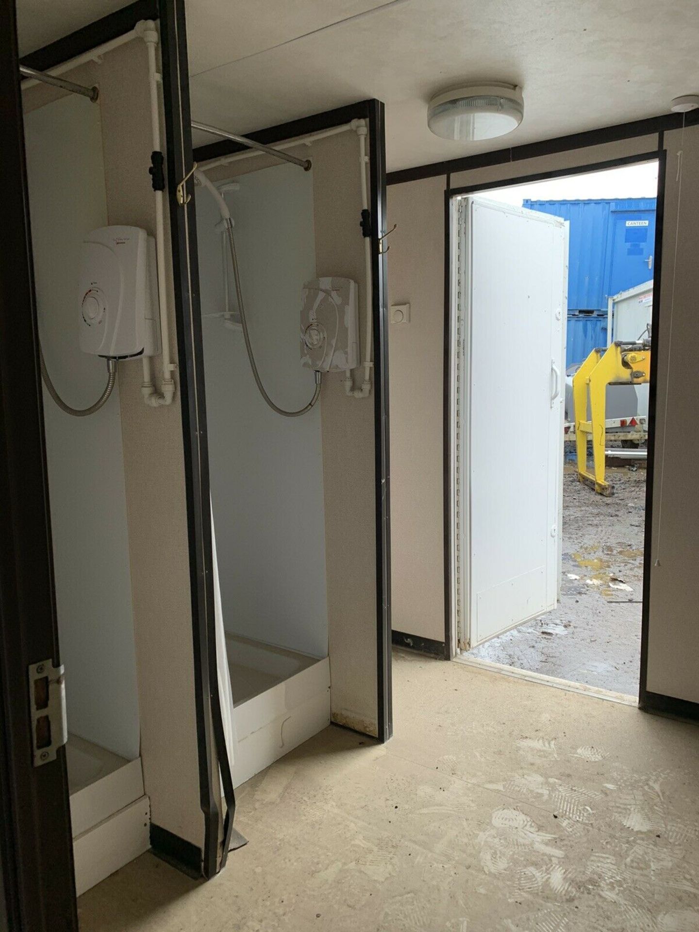 Portable Shower / Drying Room - Image 8 of 9