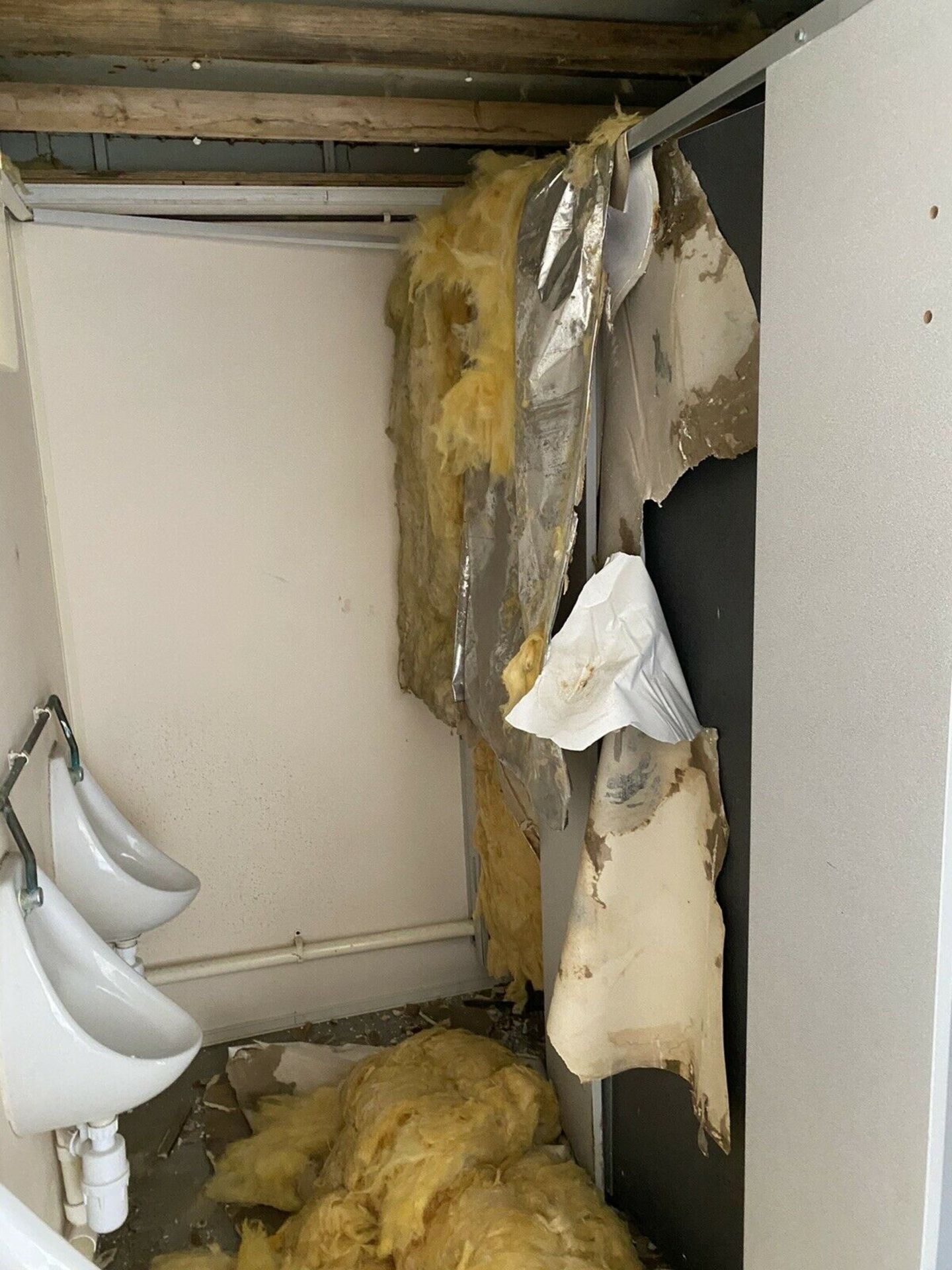 24ft Male & Female Toilet/ Shower Block - Image 8 of 9
