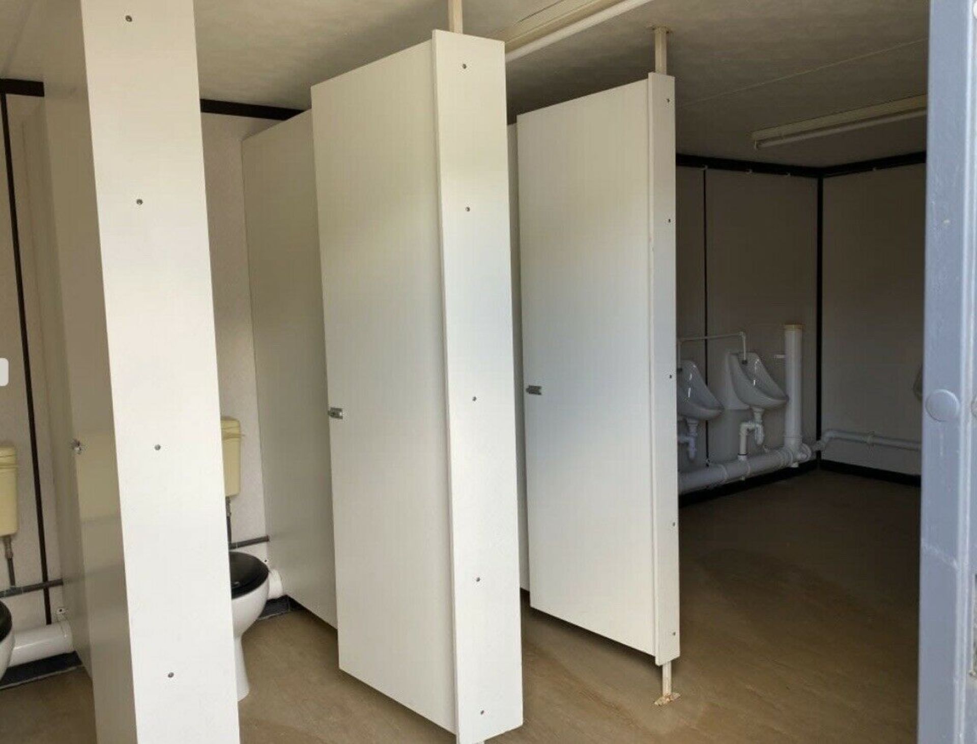 32ft X 10ft 5 + 3 Male And Female Toilet Block - Image 11 of 12