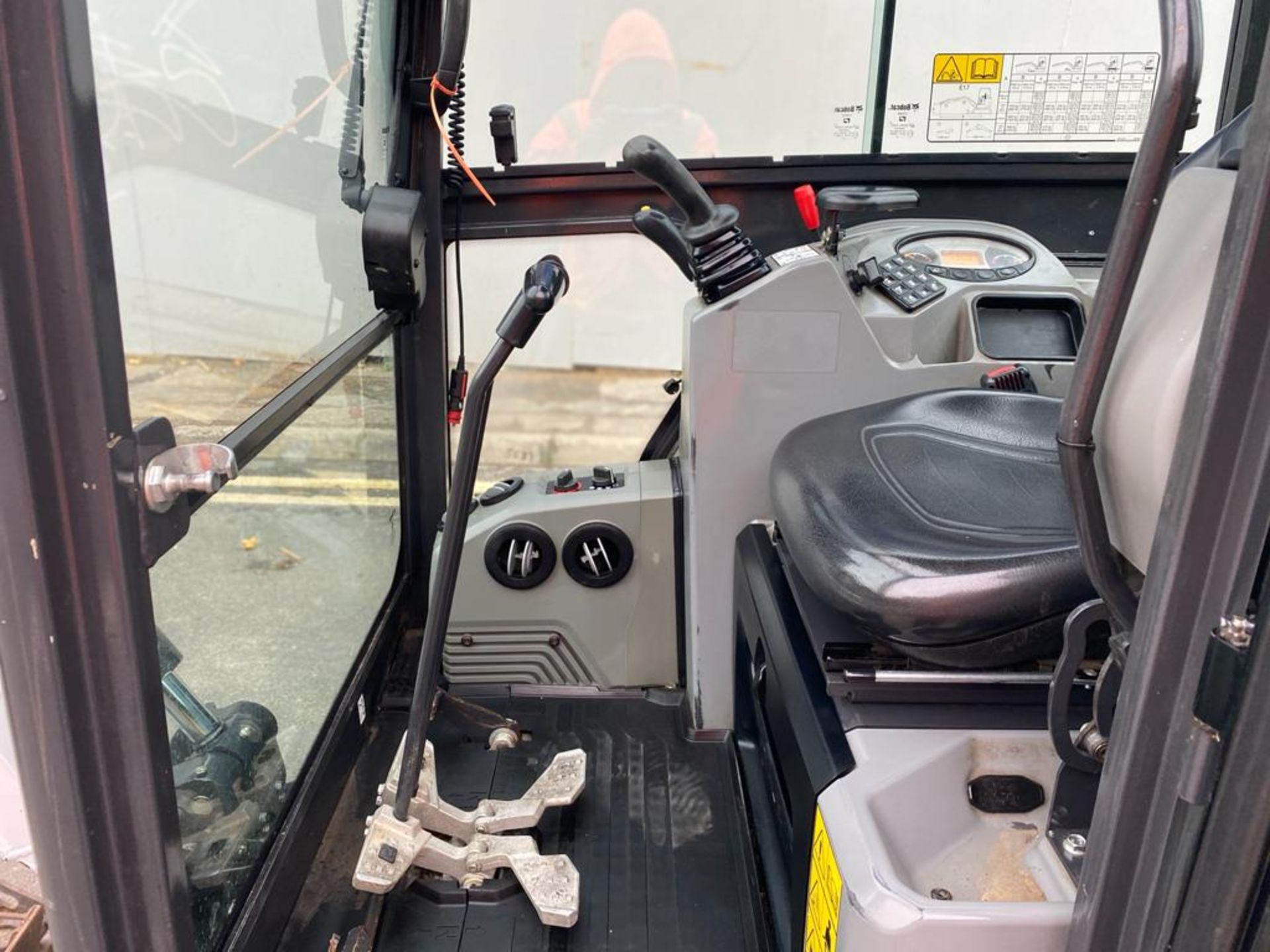 Bobcat E17 Excavator / Digger 2016 - Image 15 of 20