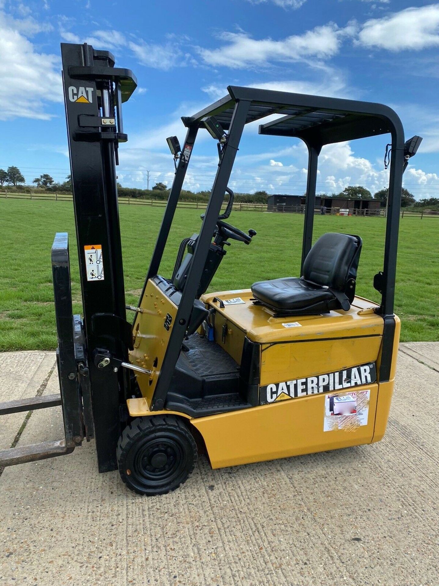 Cat Electric Forklift - Image 2 of 6