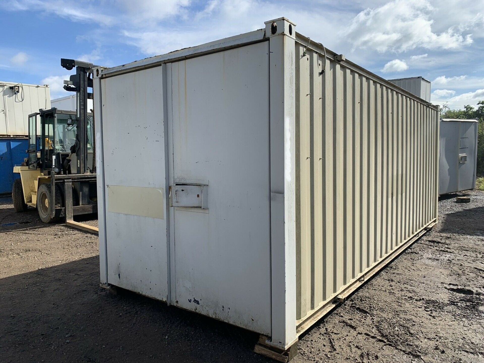 Anti Vandal Steel Portable Storage Container. 20ft x 8ft - Image 8 of 9