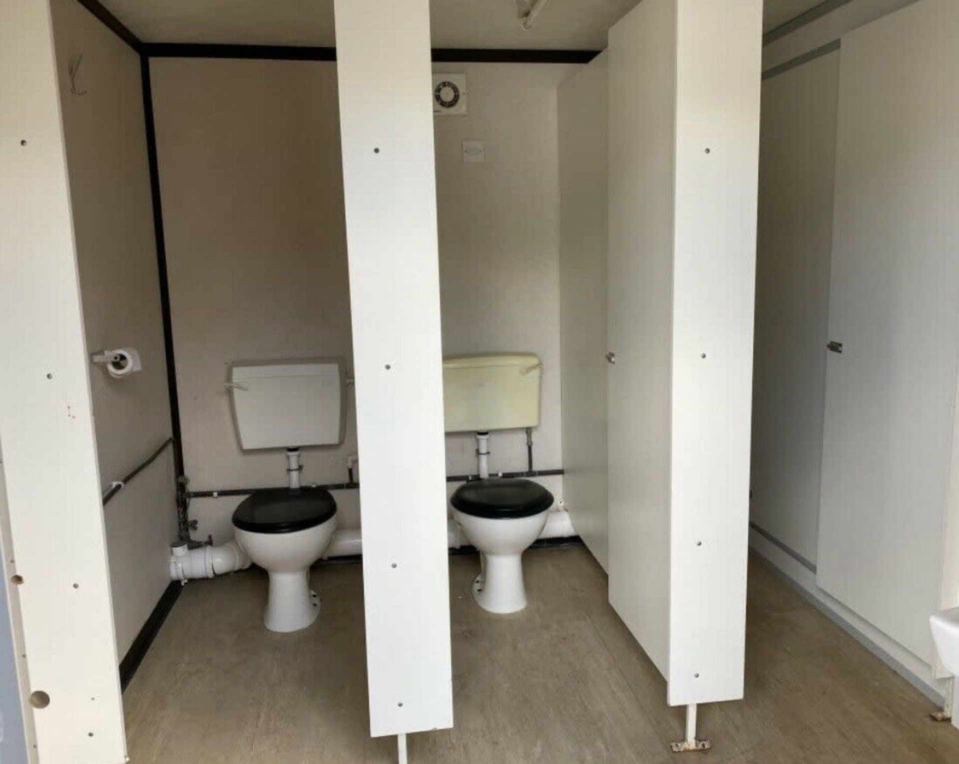 32ft X 10ft 5 + 3 Male And Female Toilet Block - Image 12 of 12