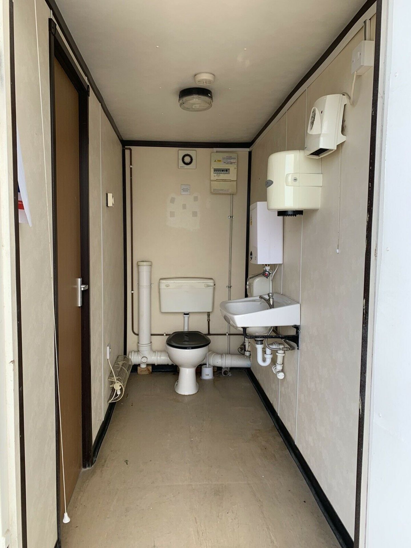 Portable Toilet Block With Shower - Image 5 of 12