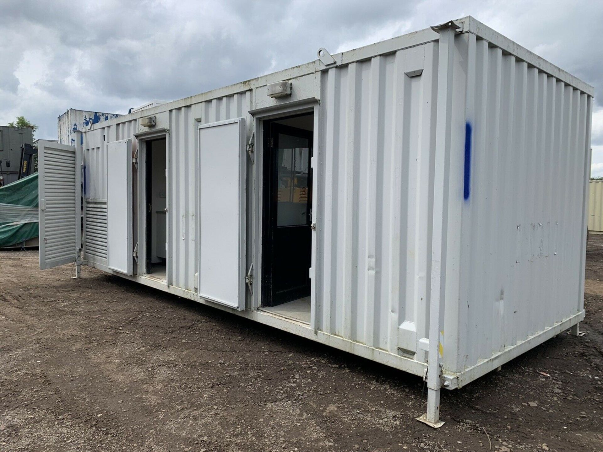 Anti Vandal Steel Welfare Unit Complete With Generator - Image 2 of 11