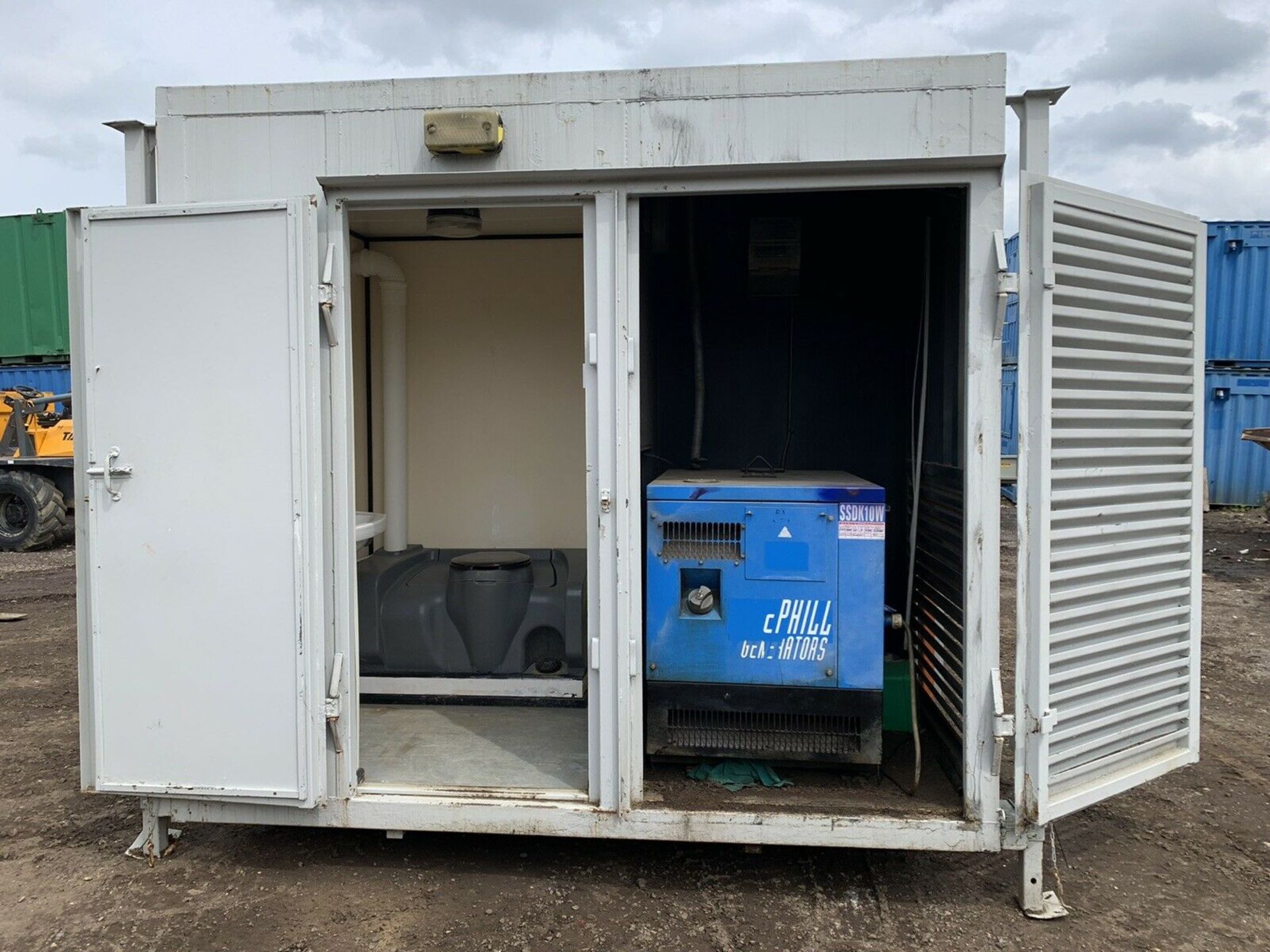 Anti Vandal Steel Welfare Unit Complete With Generator - Image 7 of 11