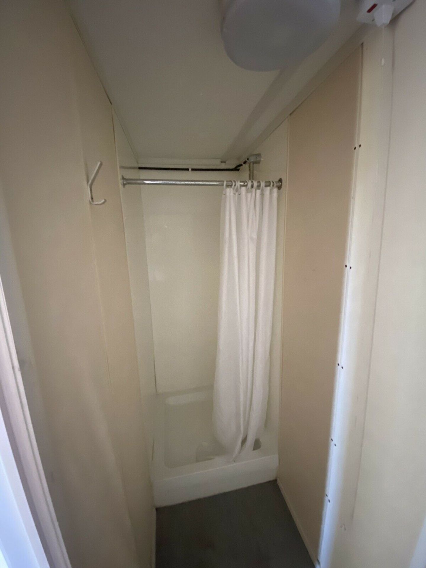 24ft Male & Female Toilet/ Shower Block - Image 4 of 9