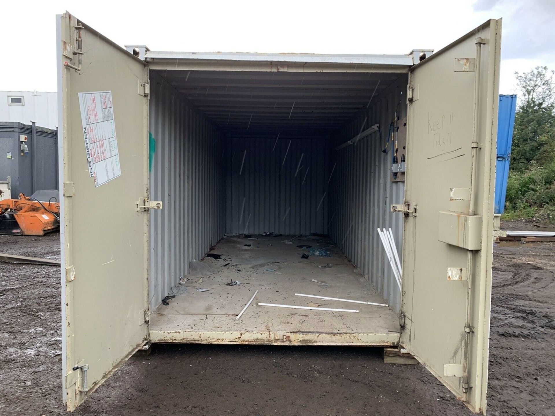 Anti Vandal Steel Portable Storage Container. 20ft x 8ft - Image 3 of 9