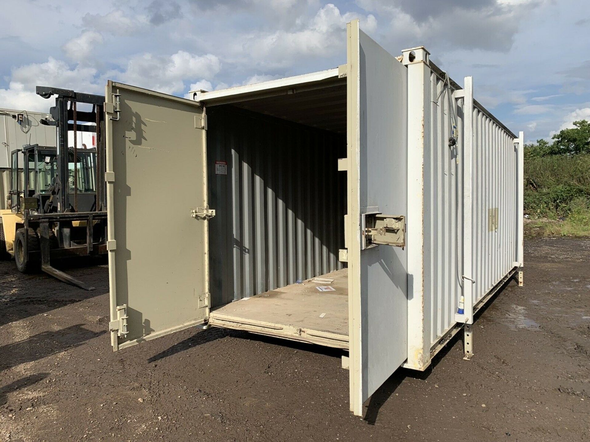 Anti Vandal Steel Portable Storage Container 20ft x 8ft - Image 6 of 10