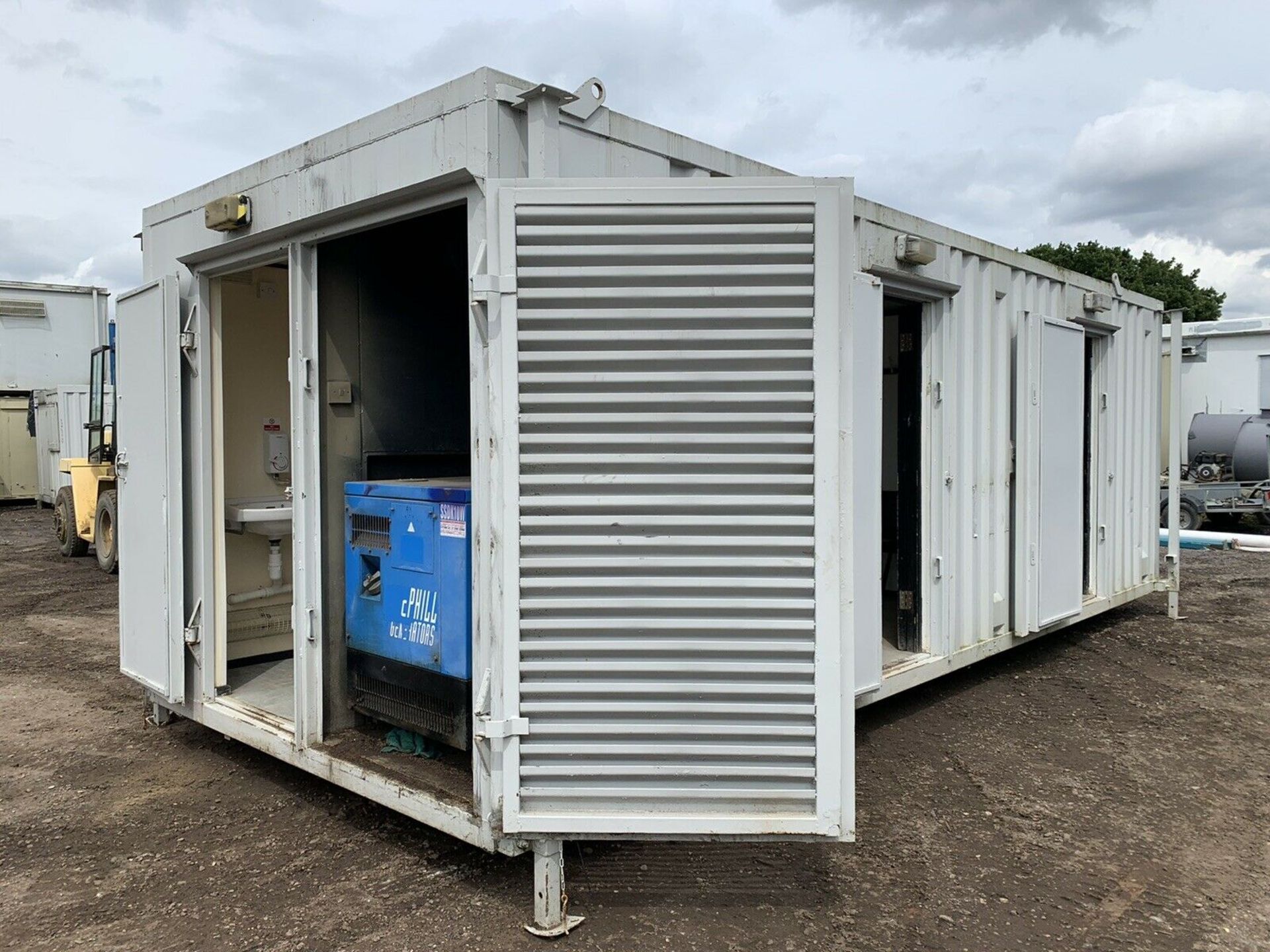 Anti Vandal Steel Welfare Unit Complete With Generator - Image 6 of 11