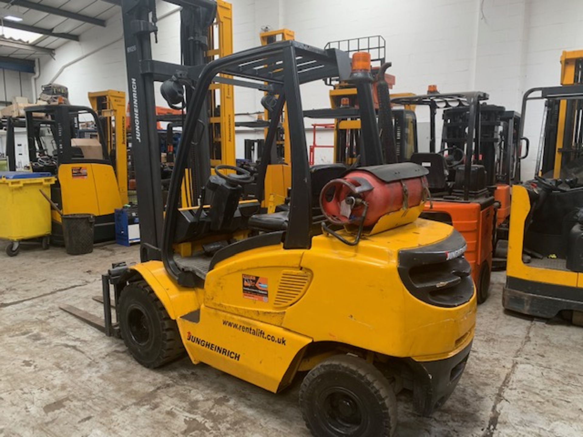 Jungheinrich LPG Counterbalance Forklift TFG30BK - Image 2 of 3