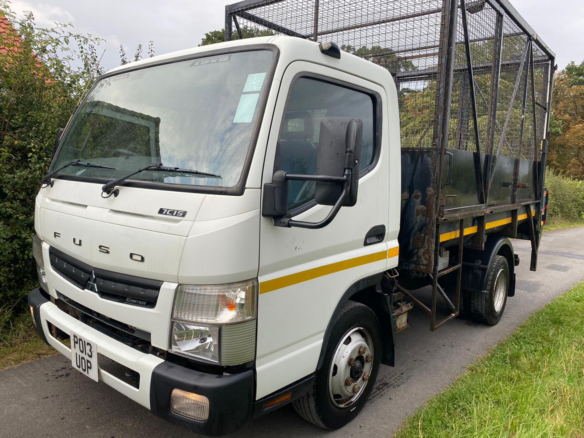 Mitsubishi Fuso Canter 7C15 Cage Sided Tipper 2013 - Image 3 of 9