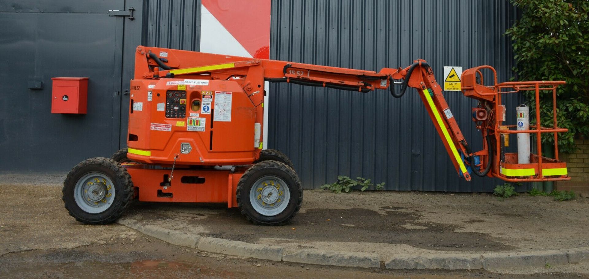Genie Z-34/22 Articulated Boom 2009 - Image 12 of 12