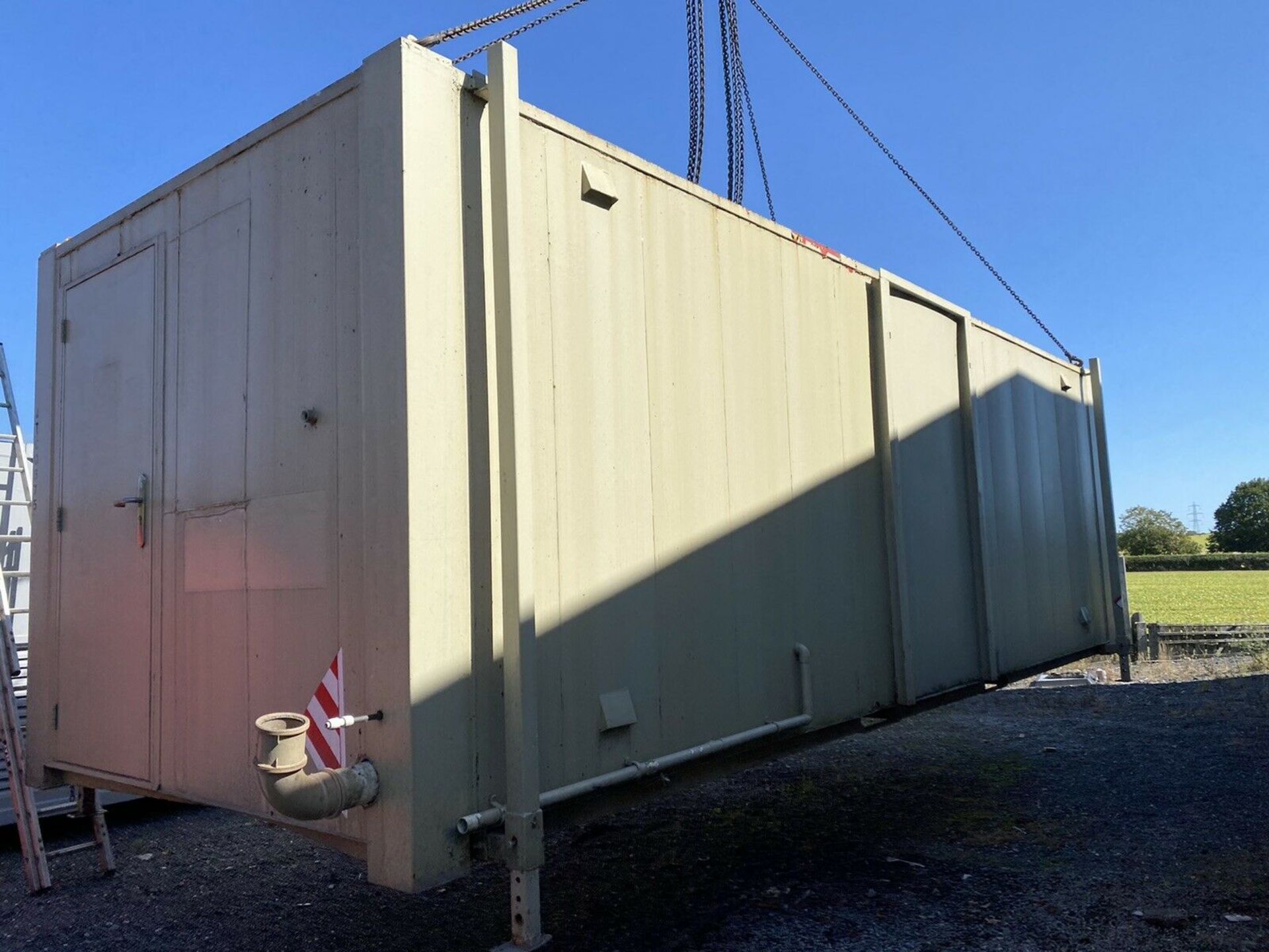 24ft Male & Female Toilet/ Shower Block - Image 3 of 9