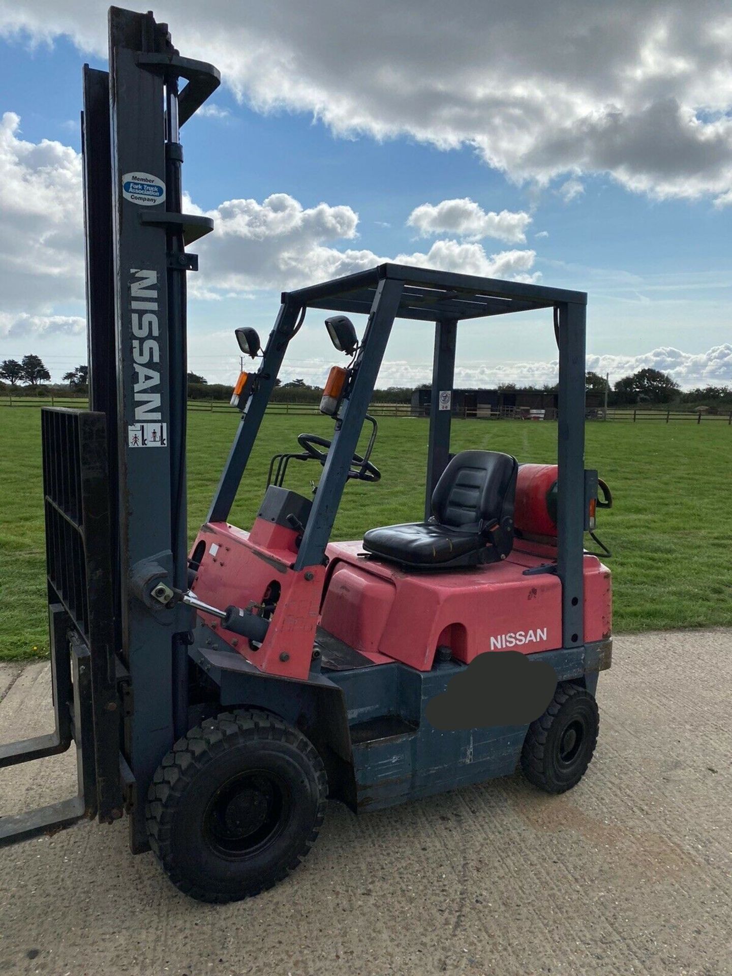 Nissan 1.5 Tonne Gas Forklift Truck - Image 2 of 6