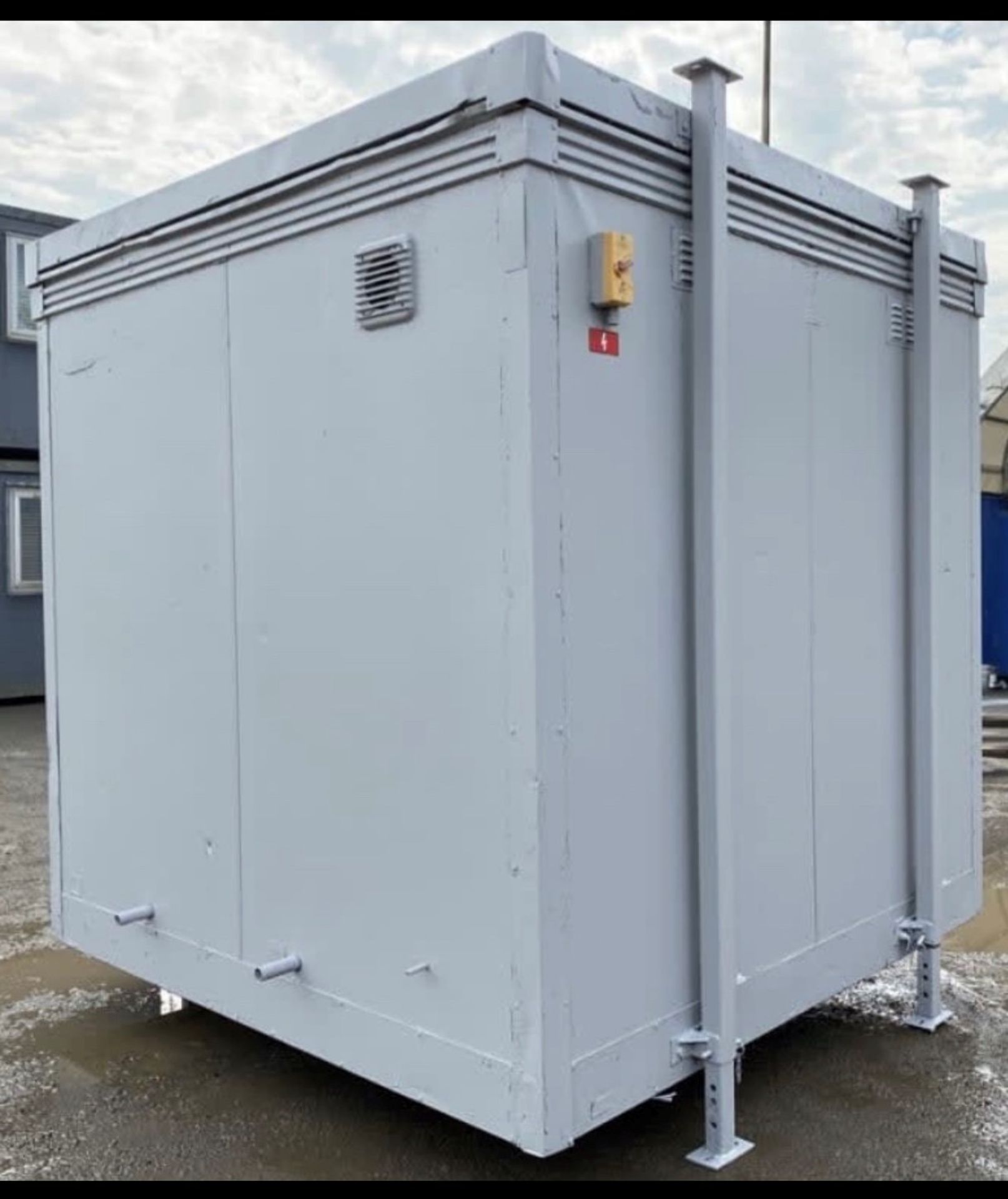 8ft x 8ft twin shower unit cabin with changing area, welfare unit, site cabin, wc block Comes with - Image 6 of 8