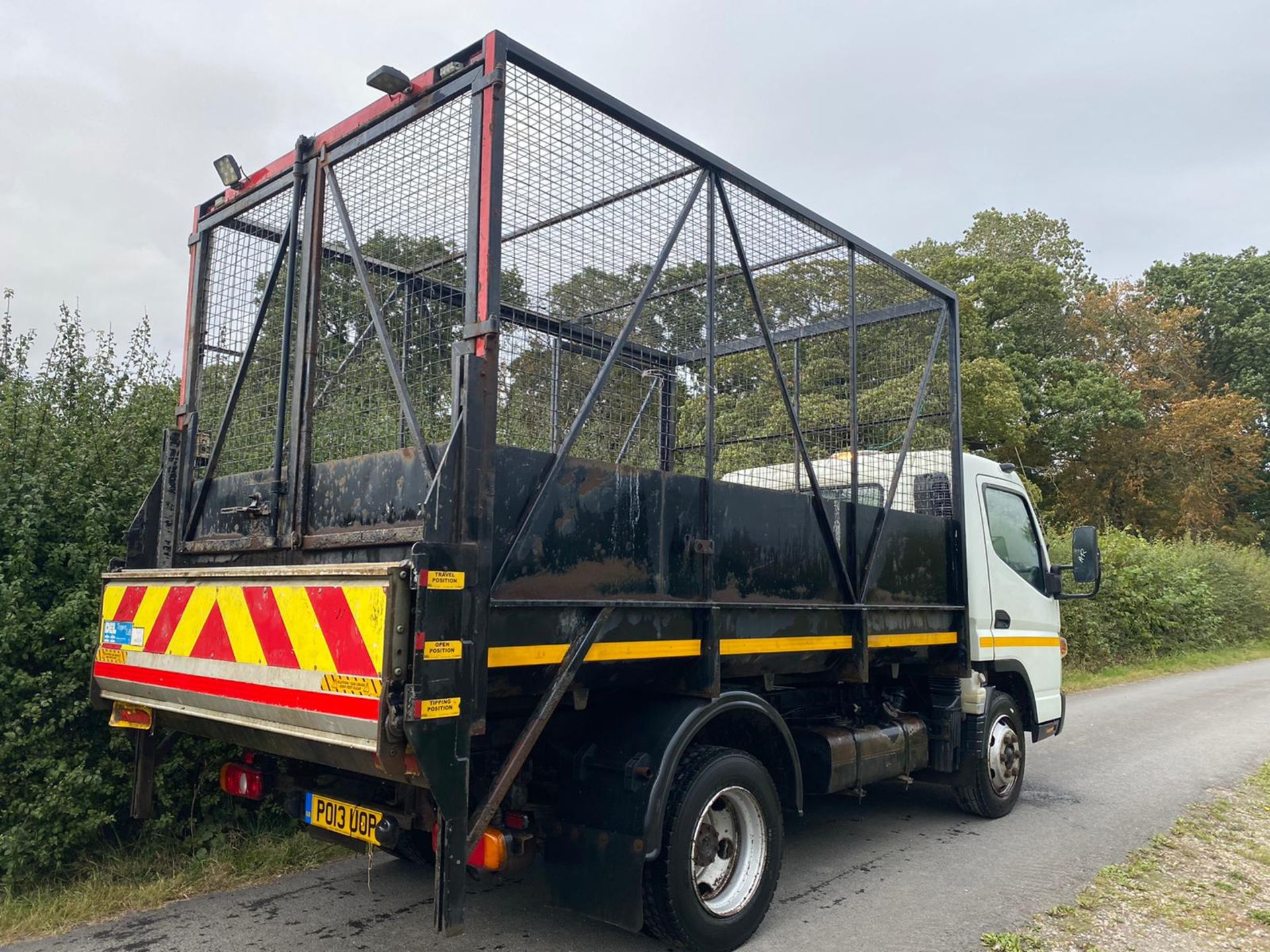 Mitsubishi Fuso Canter 7C15 Cage Sided Tipper 2013 - Image 5 of 9