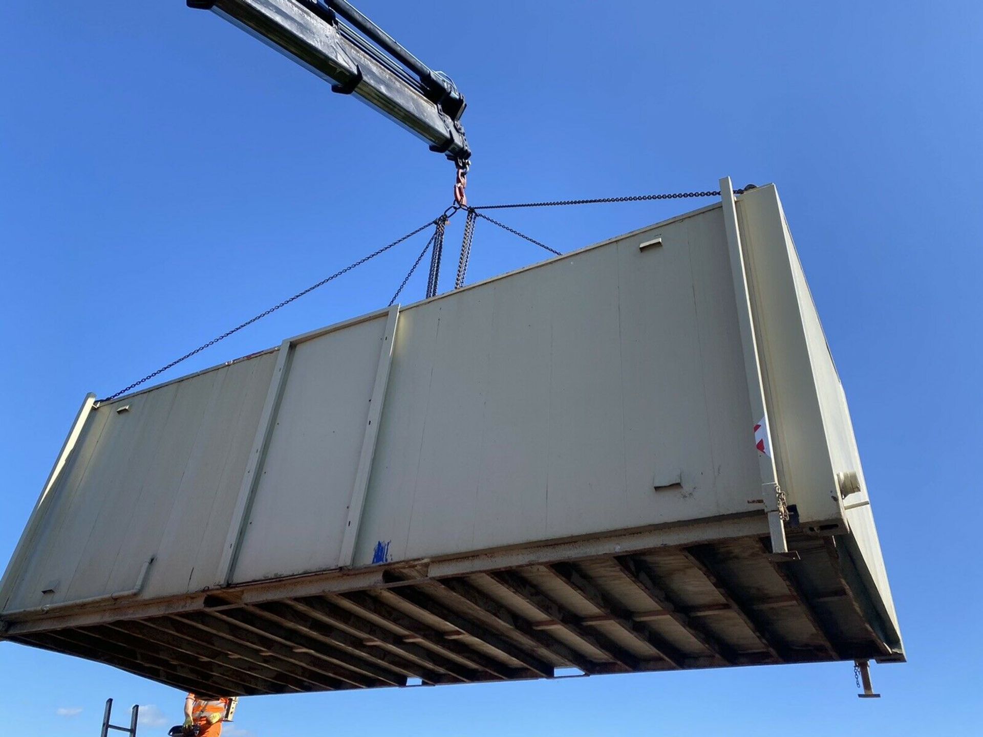 24ft Male & Female Toilet/ Shower Block - Image 8 of 9