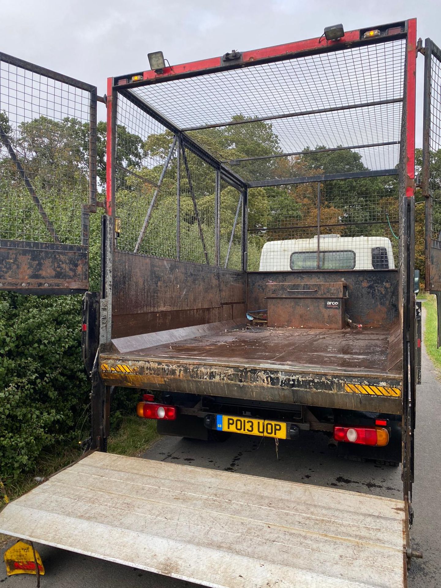 Mitsubishi Fuso Canter 7C15 Cage Sided Tipper 2013 - Image 6 of 9