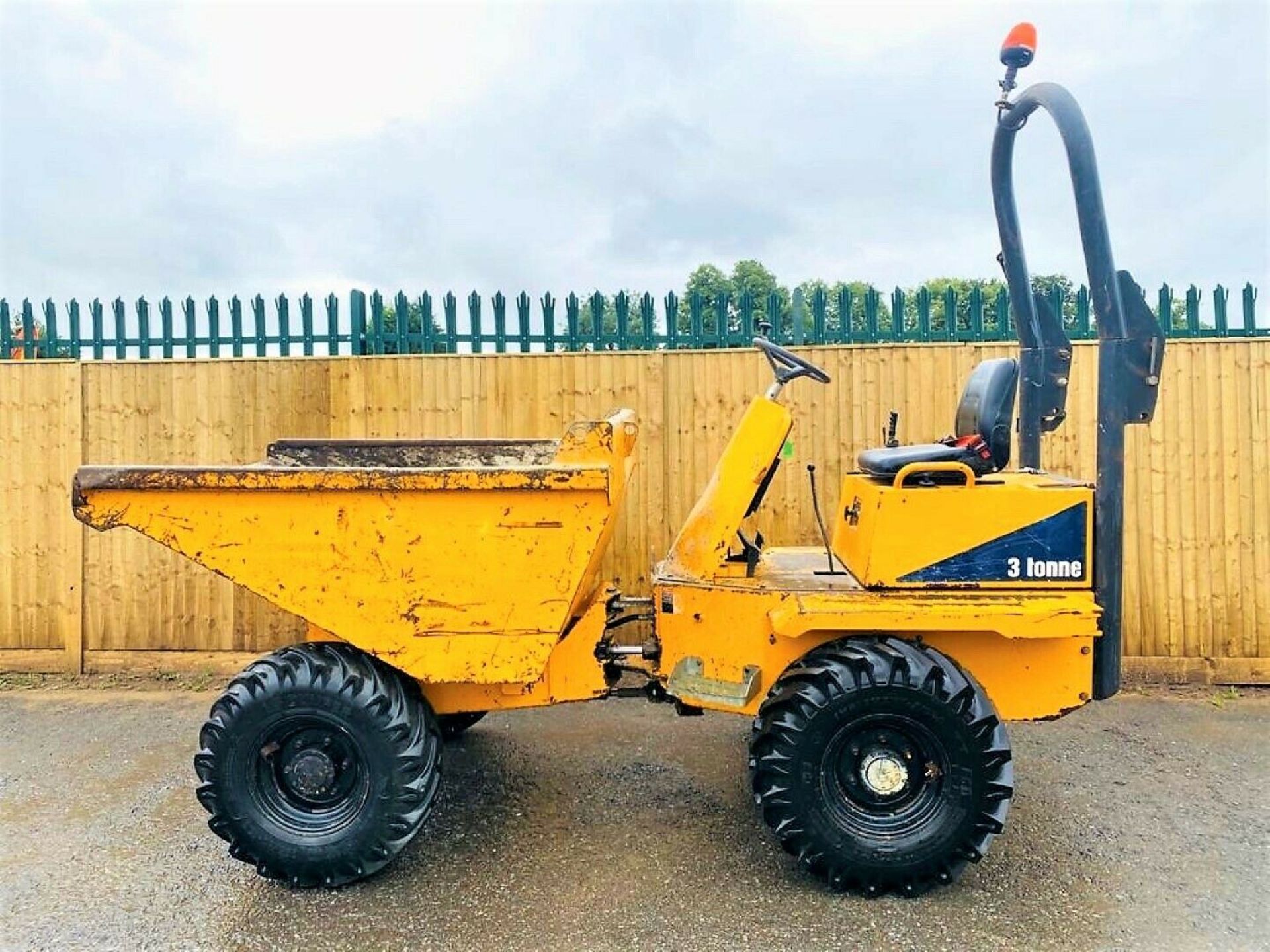 Thwaites MACH 570 3 Tonne Straight Tip Dumper 2010 - Image 2 of 12