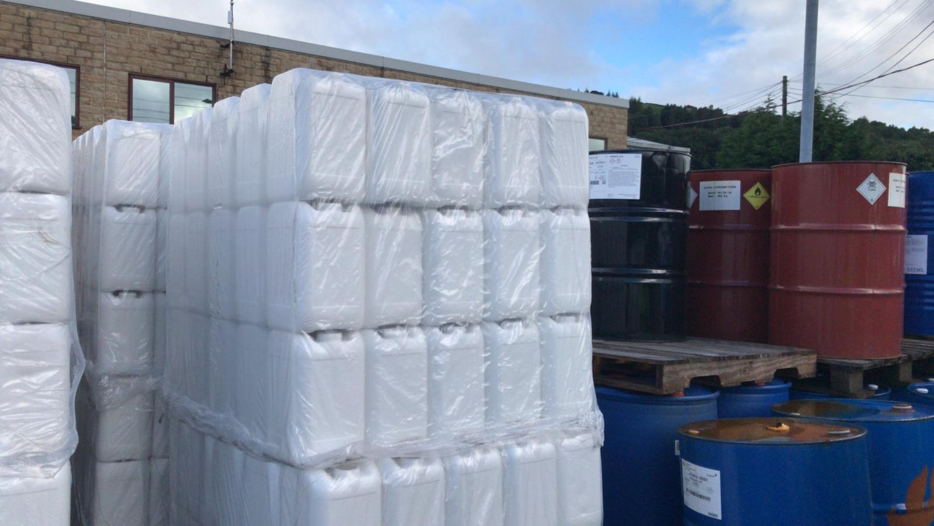 4x Pallets of 20ltr White Plastic Containers - Image 3 of 4