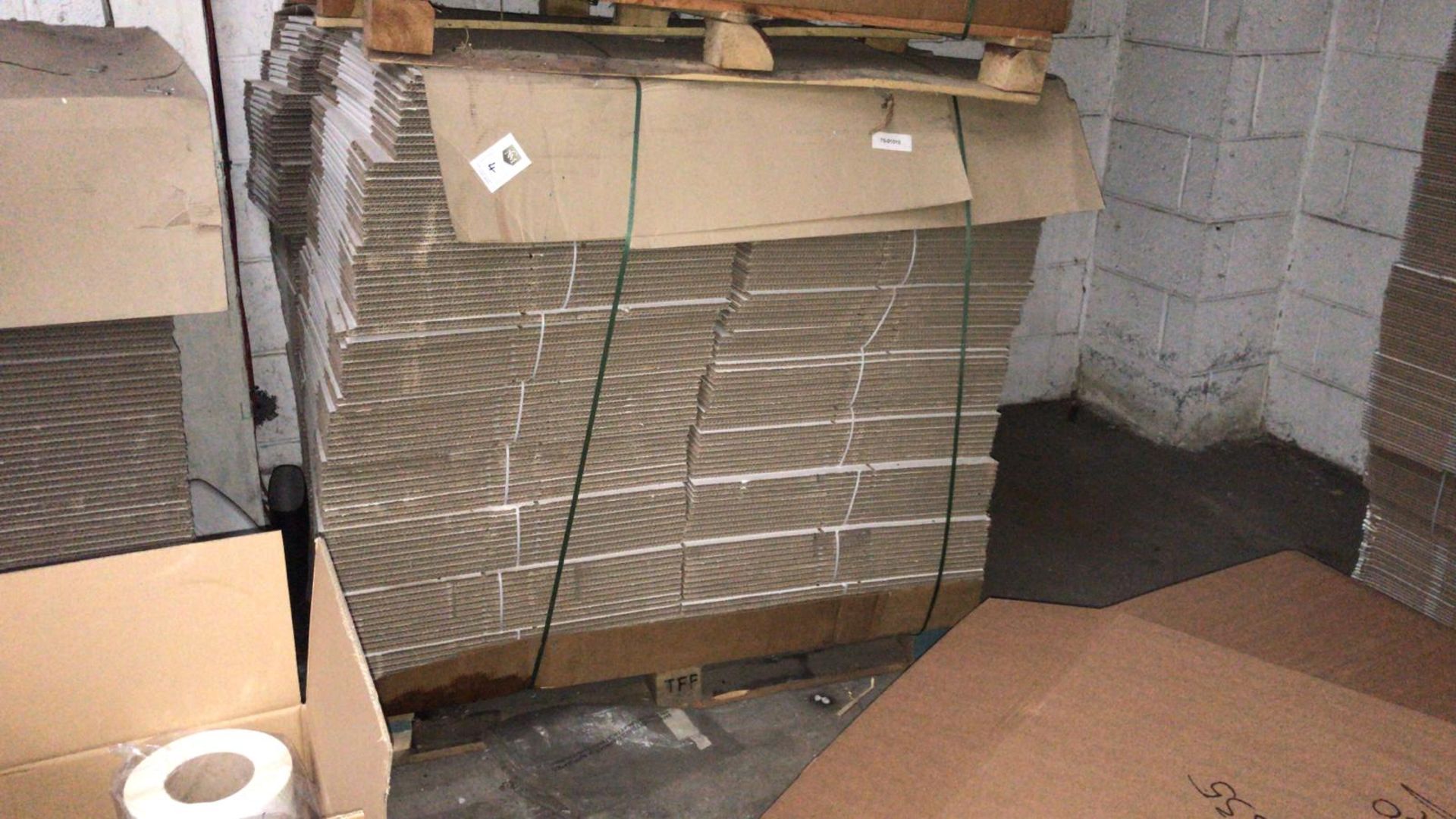 6x Pallets of Cardboard Boxes