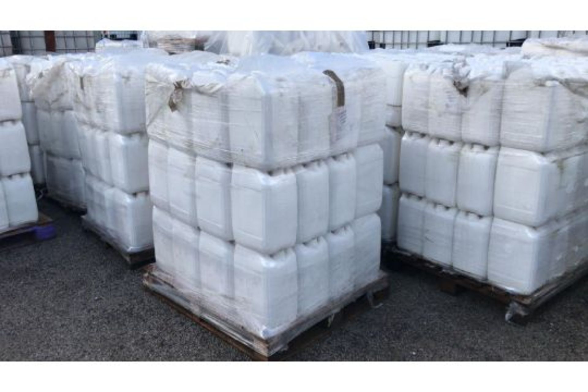 4x Pallets of 20ltr White Plastic Containers