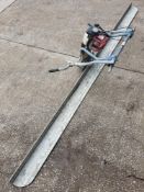 Vibrating concrete screed petrol