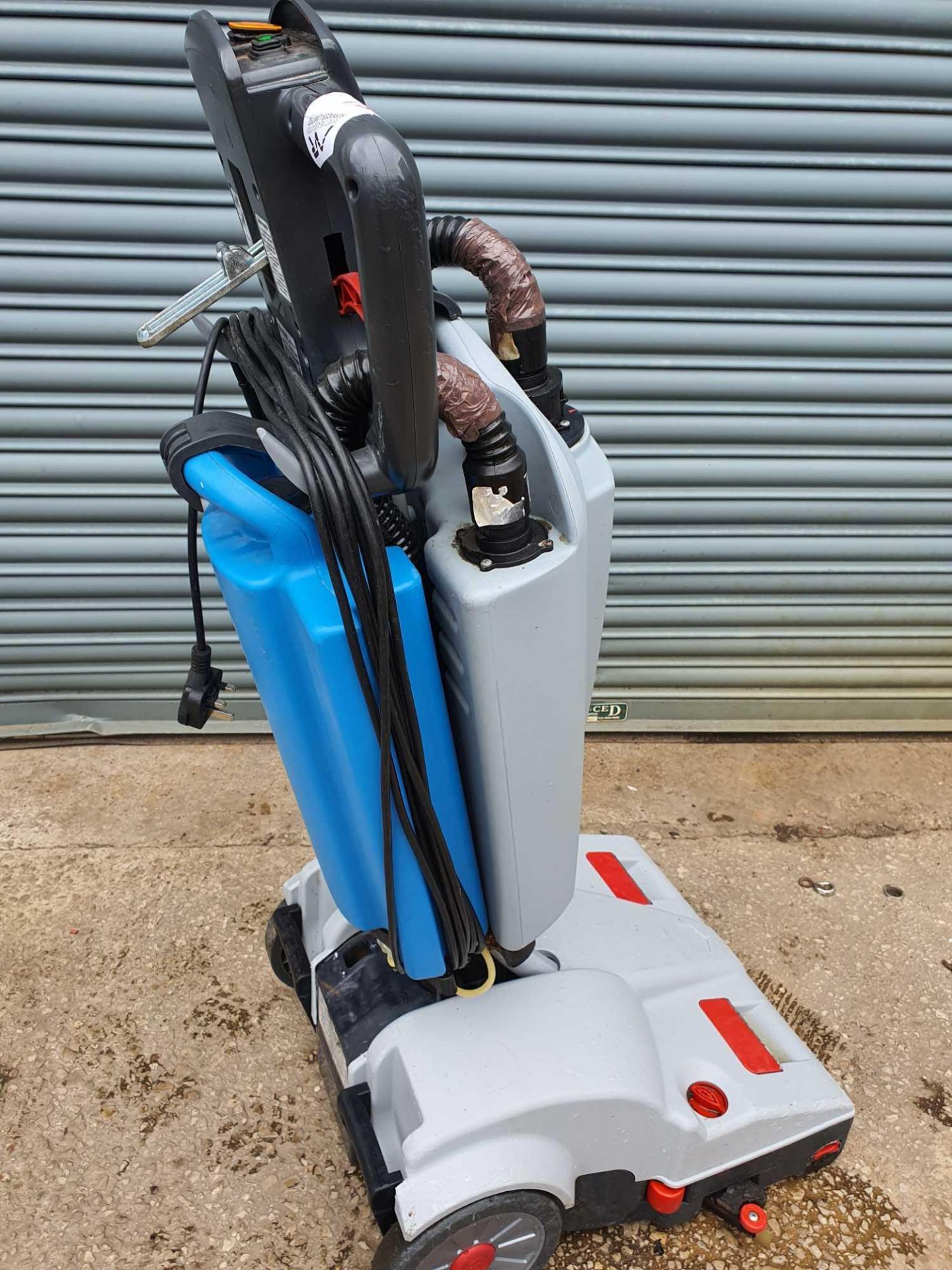 Lindhaus lw46 scrubber dryer - Image 2 of 3