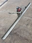 Vibrating concrete screed petrol