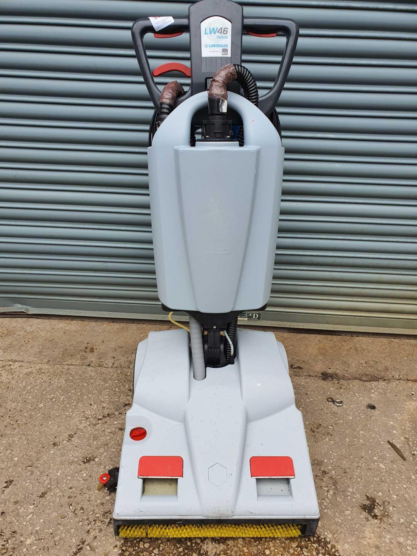 Lindhaus lw46 scrubber dryer