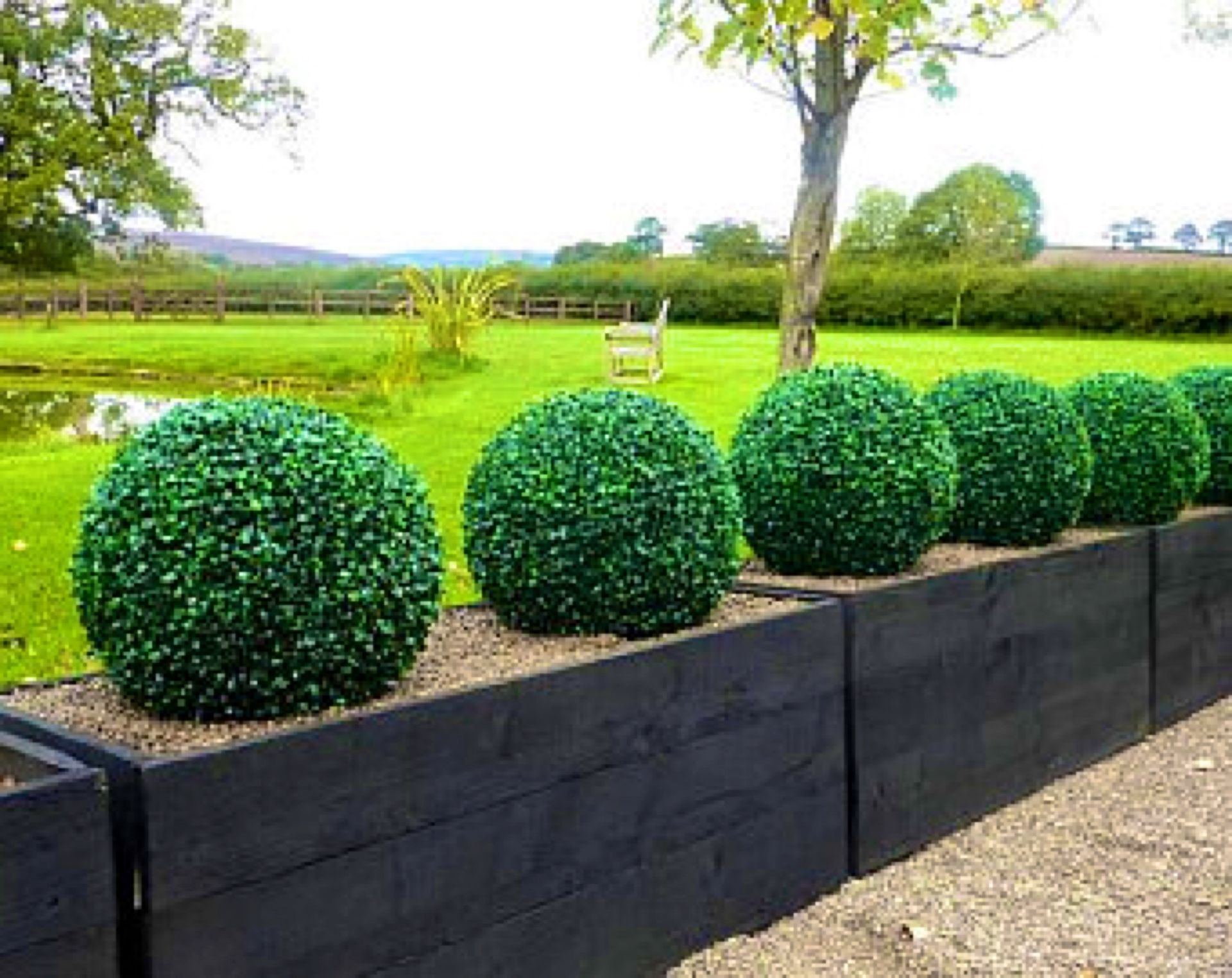 1 pair of hanging boxwood balls , UV protected - ideal for outside - Image 3 of 3