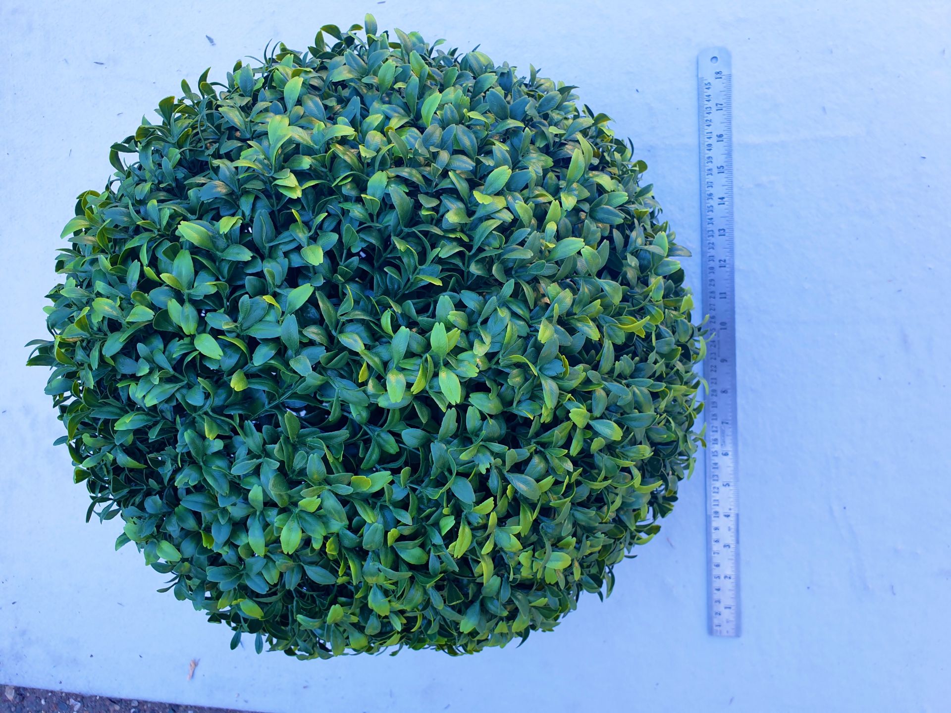 1 pair of hanging boxwood balls , UV protected - ideal for outside - Image 2 of 3