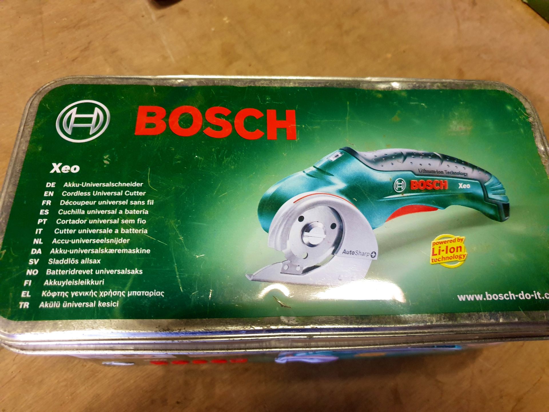Bosch Universal Cutter - XEO - in original box - Used but in good condition - includes sharpener and
