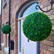 1 pair of hanging boxwood balls , UV protected - ideal for outside