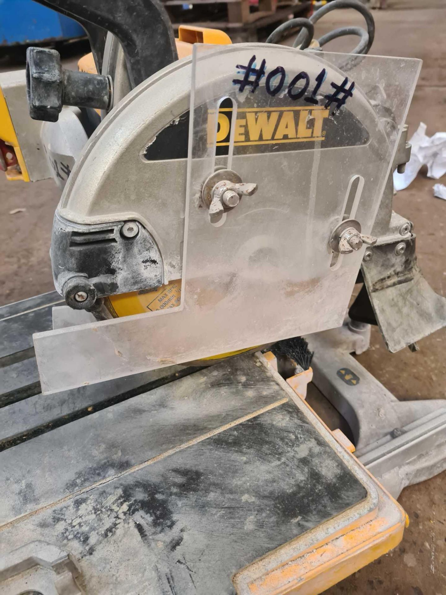 dewalt tile saw 240volt - Image 2 of 3