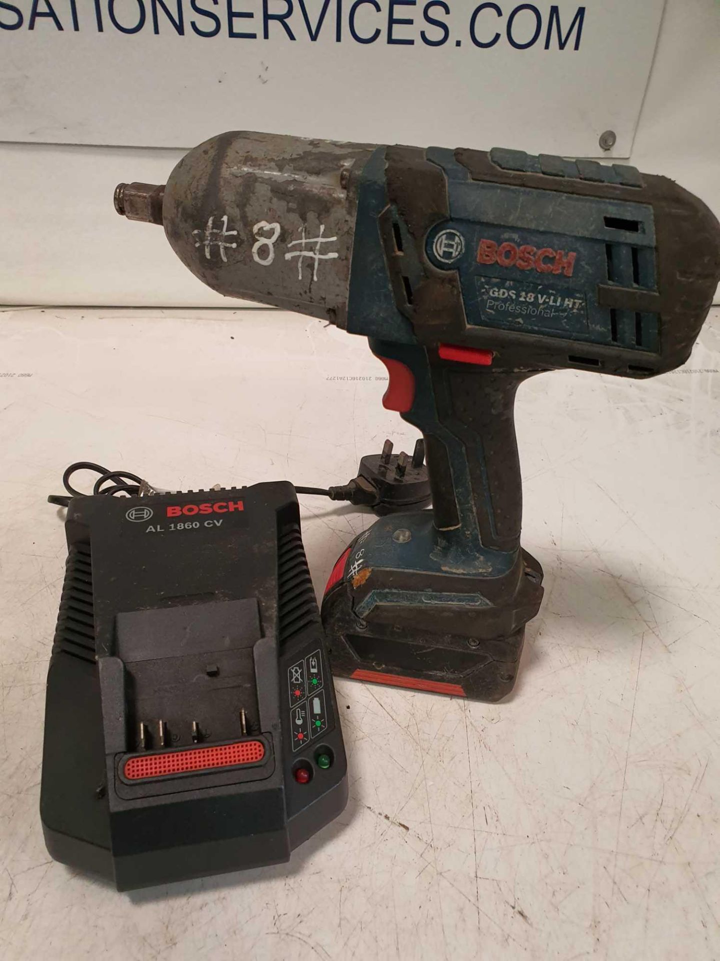 Bosch 18v buzz gun with charger