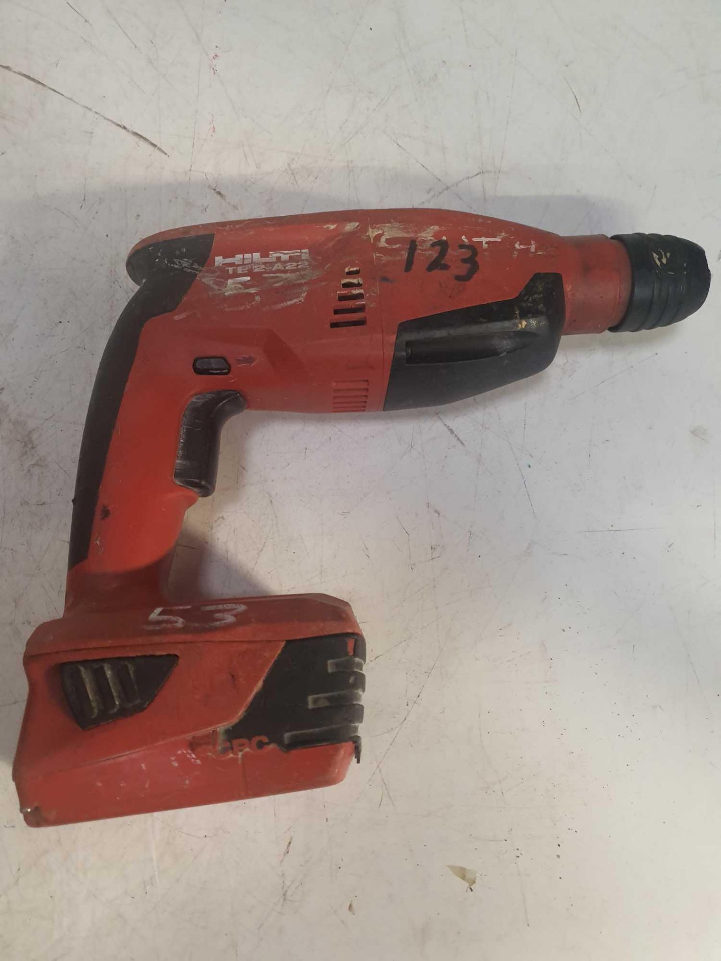 Hilti te 2 a22 rotary hammer drill with charger - Image 3 of 3