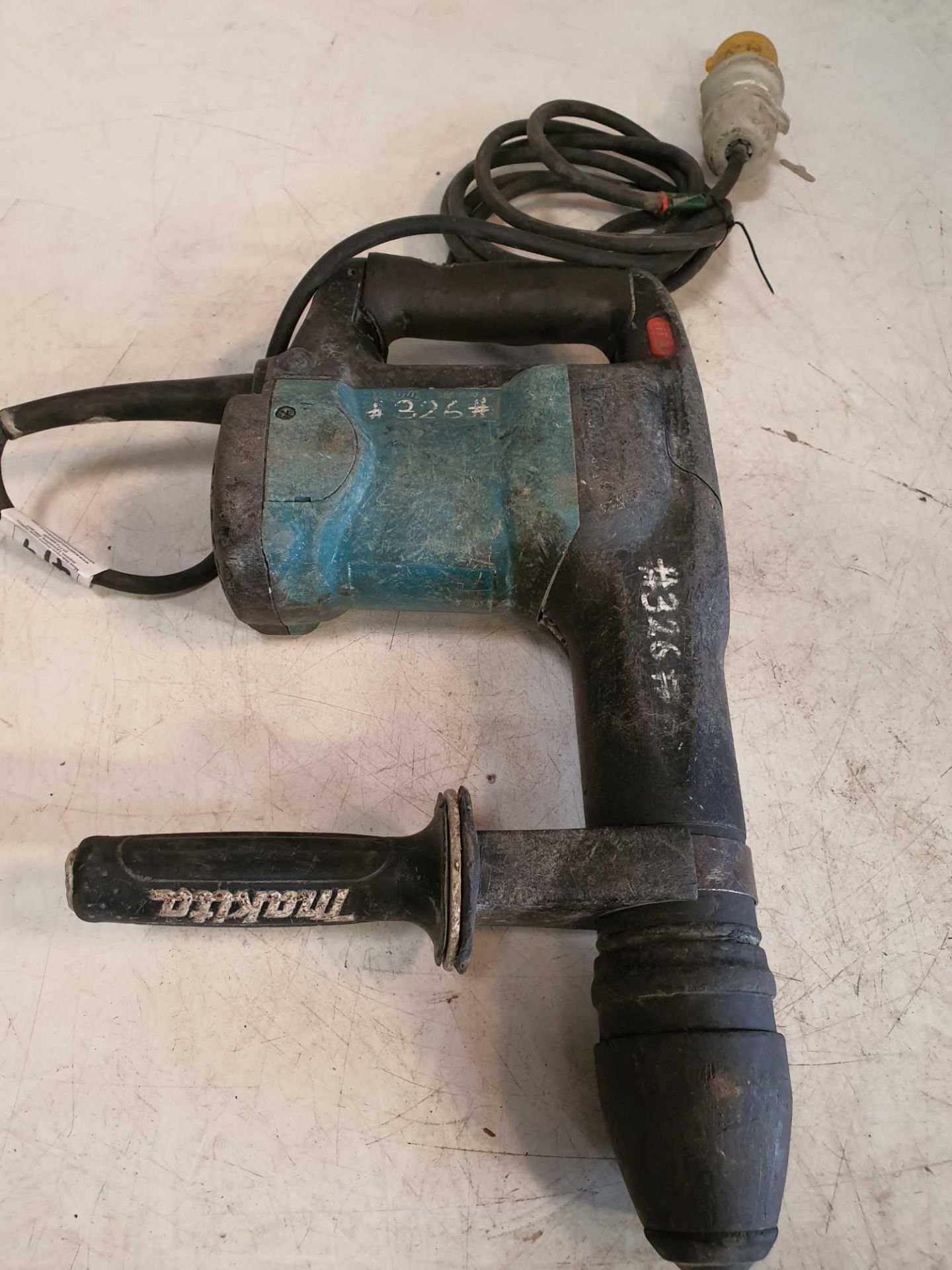 Makita 110v hammer drill - Image 2 of 2