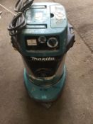 Makita 850w Vacuum Cleaner