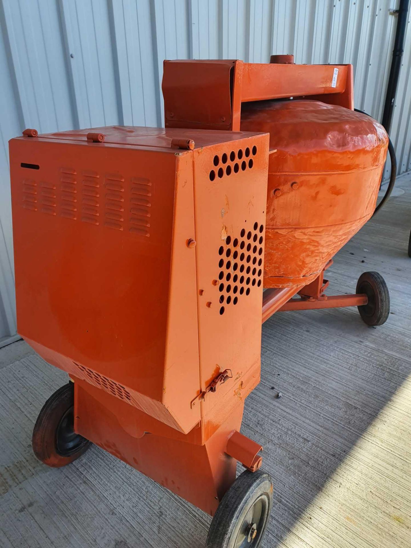 110v site mixer - Image 2 of 3