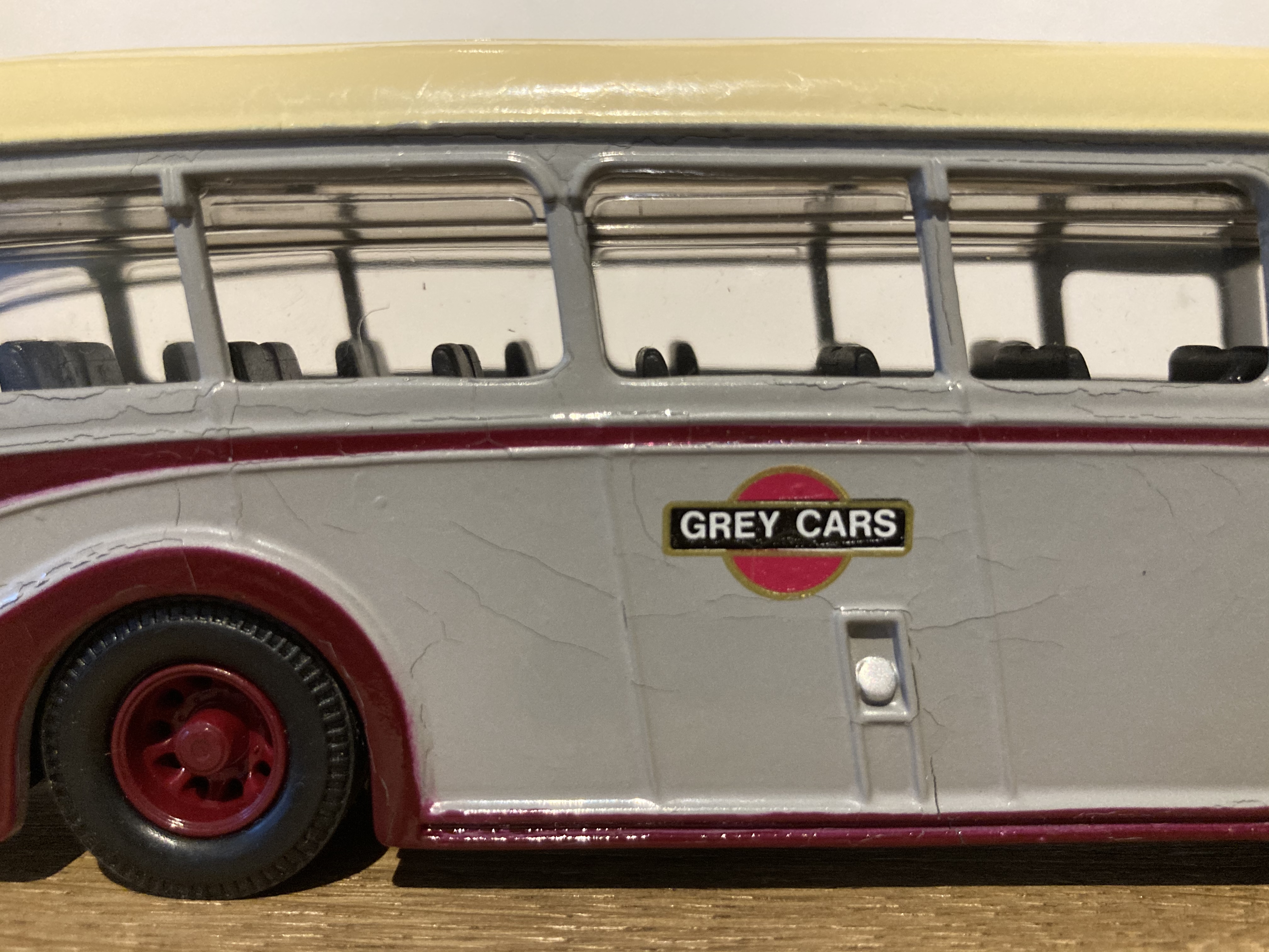 Limited Edition Corgi Grey Cars The AEC Regal - 97186 - Image 3 of 15