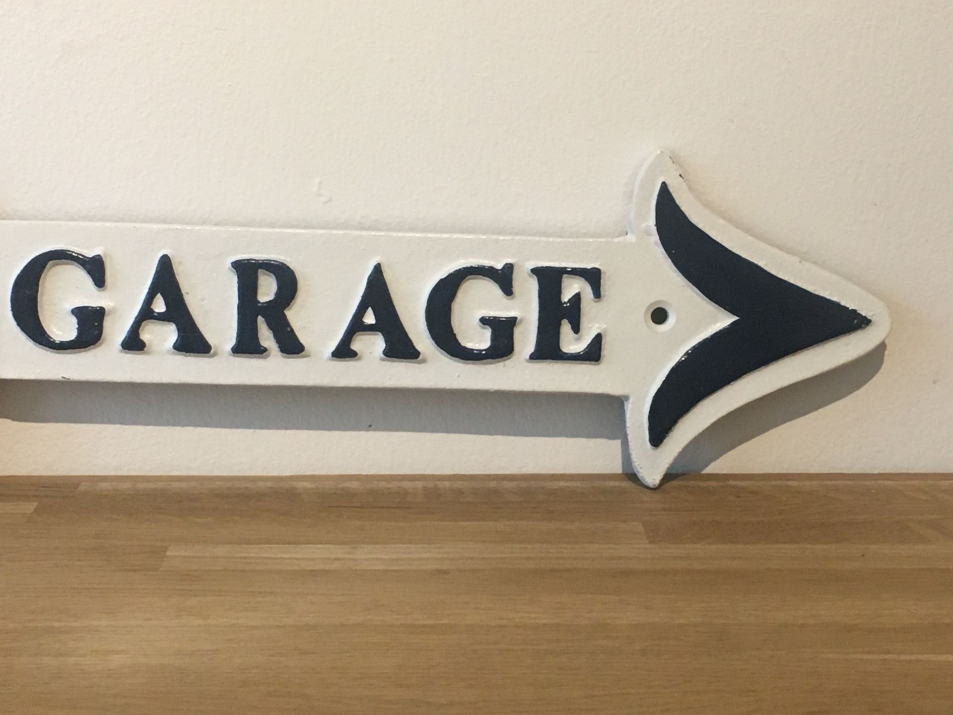 Lambretta Cast Iron Garage Arrow Sign - Image 3 of 3