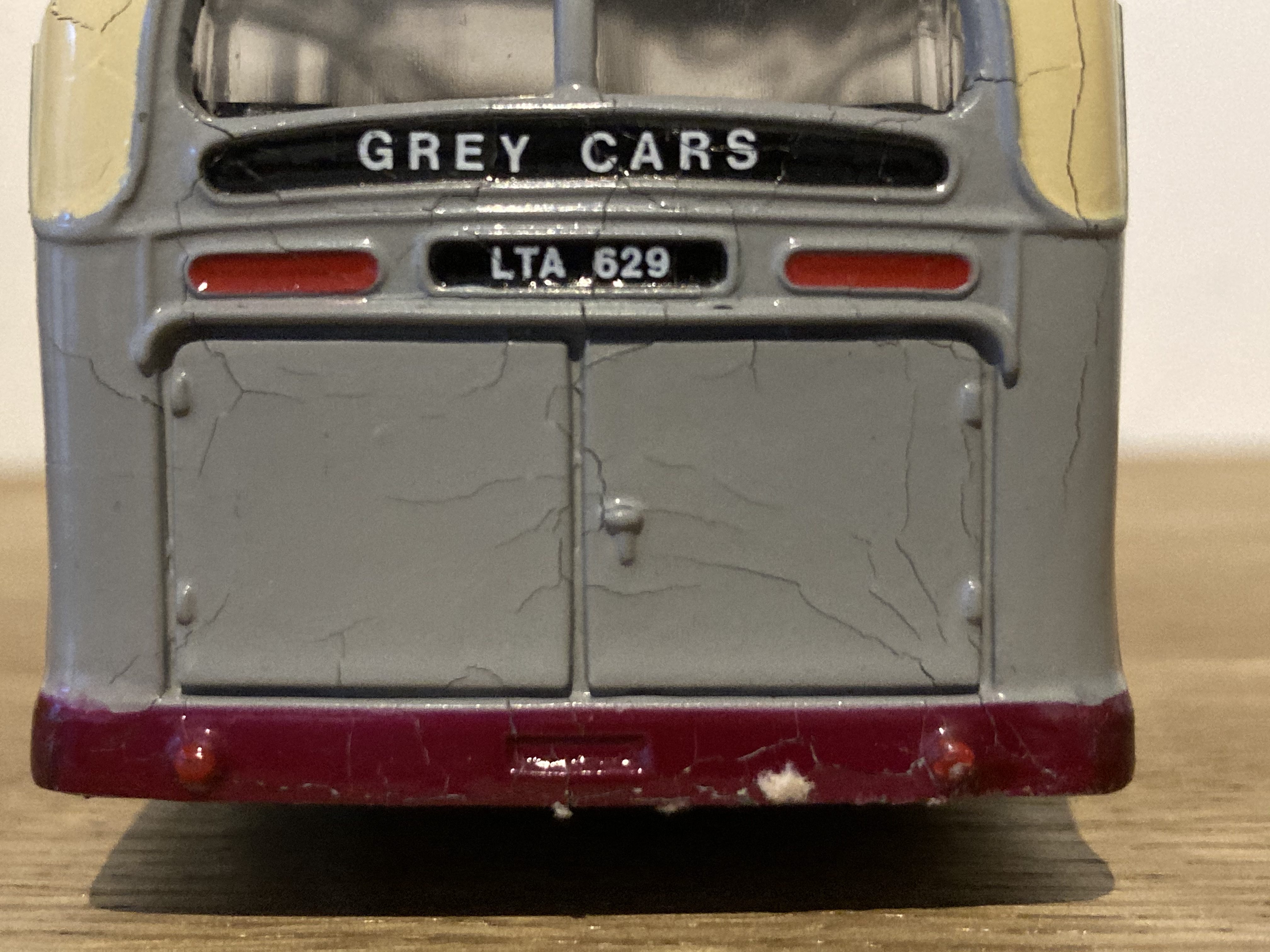 Limited Edition Corgi Grey Cars The AEC Regal - 97186 - Image 13 of 15