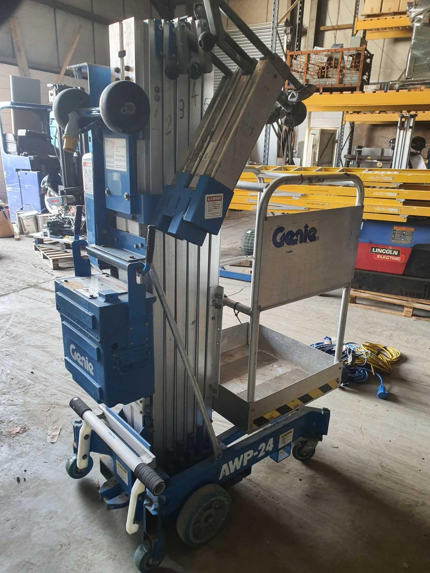 Genie awp 24 electric lift - Image 3 of 4