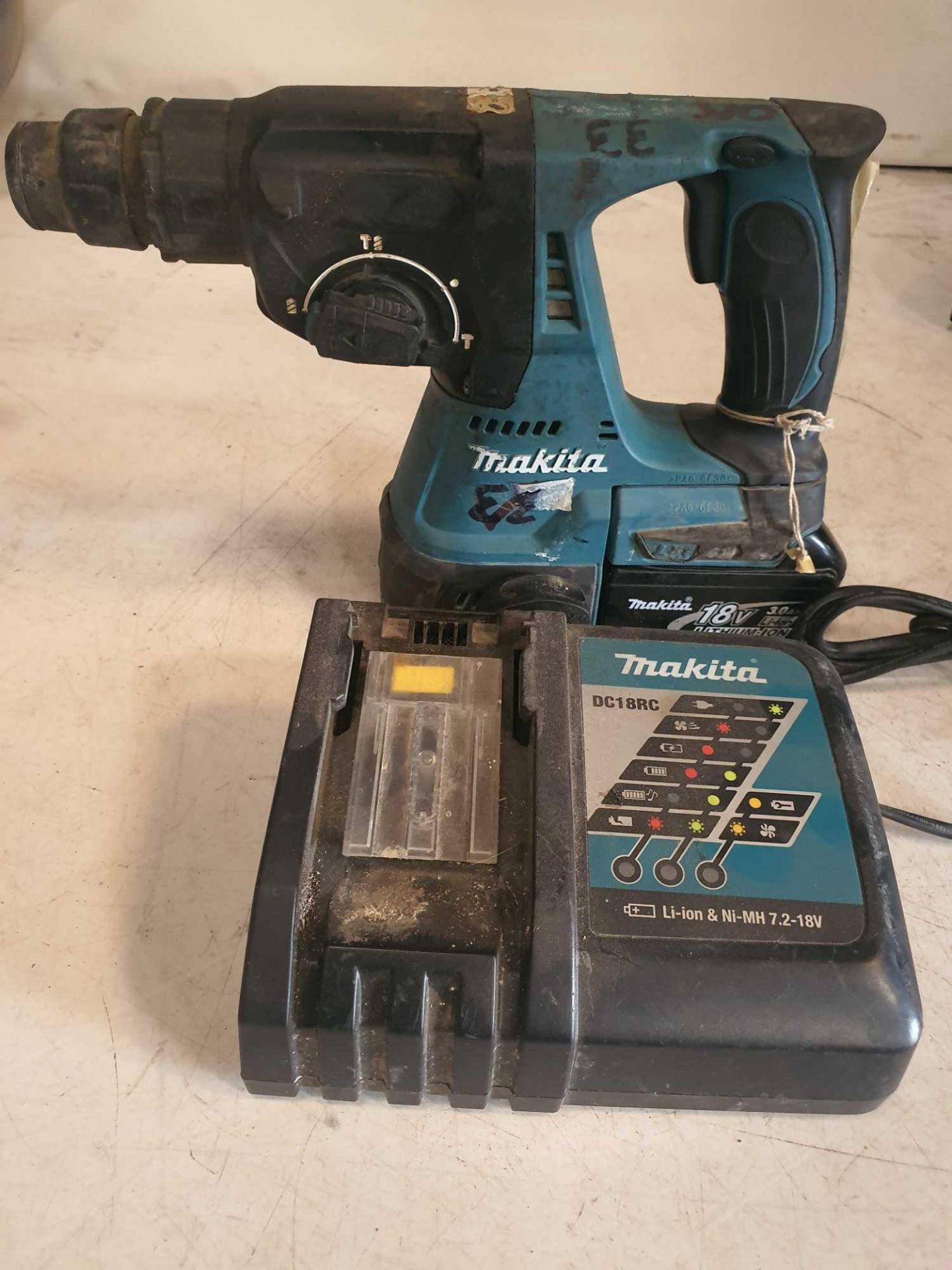 Makita 18v rotary hammer drill with charger