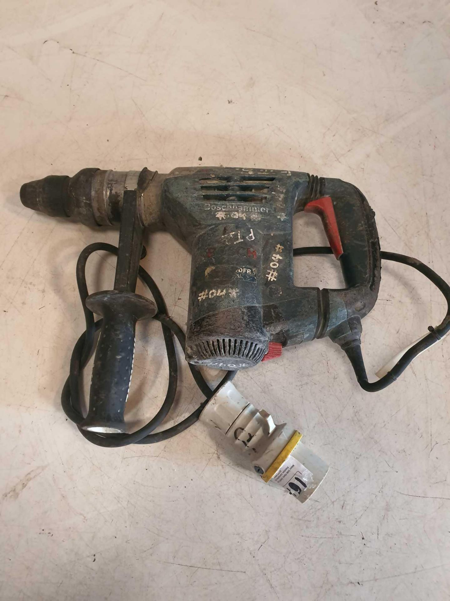 Bosch 110v demolition hammer drill - Image 2 of 2